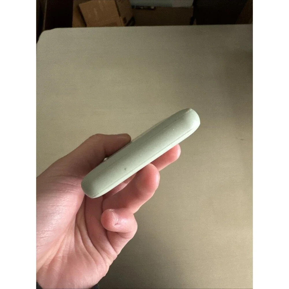 Mercury Power Bank Model Mi-pbc02 2.1 Output/input no cords included green